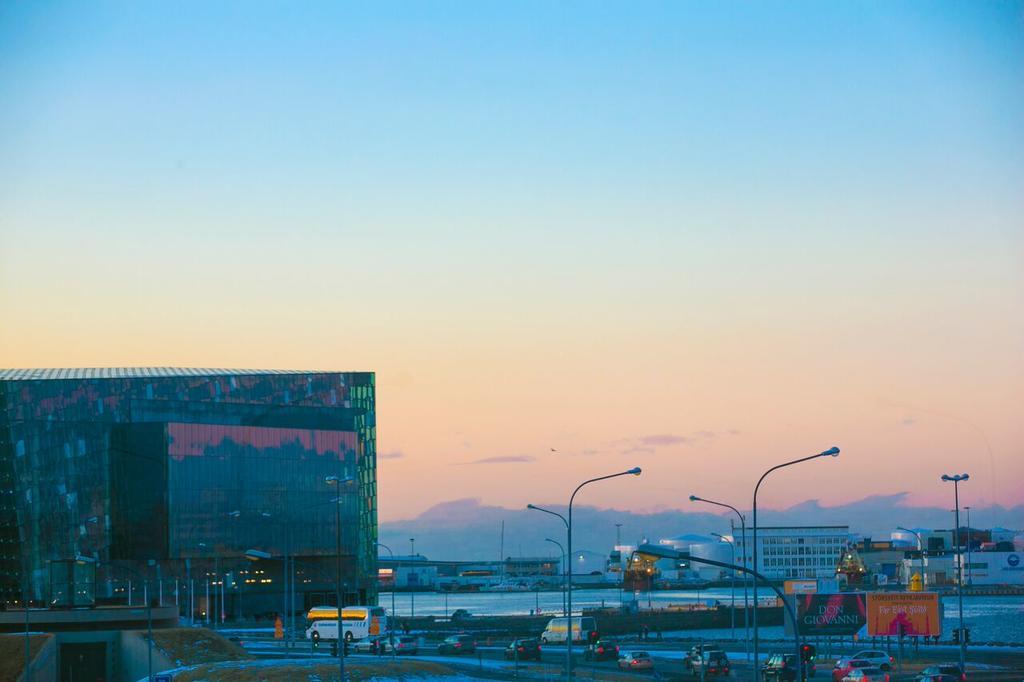 Penthouse Downtown With Free Parking Apartment Reykjavik Luaran gambar